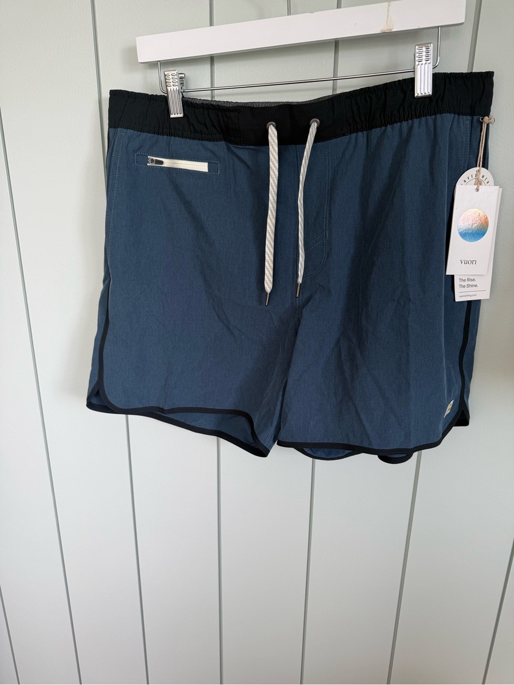 New Vuori Men’s Banks Shorts Size XL